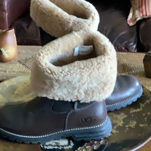 Genuine leather ugg boots like new